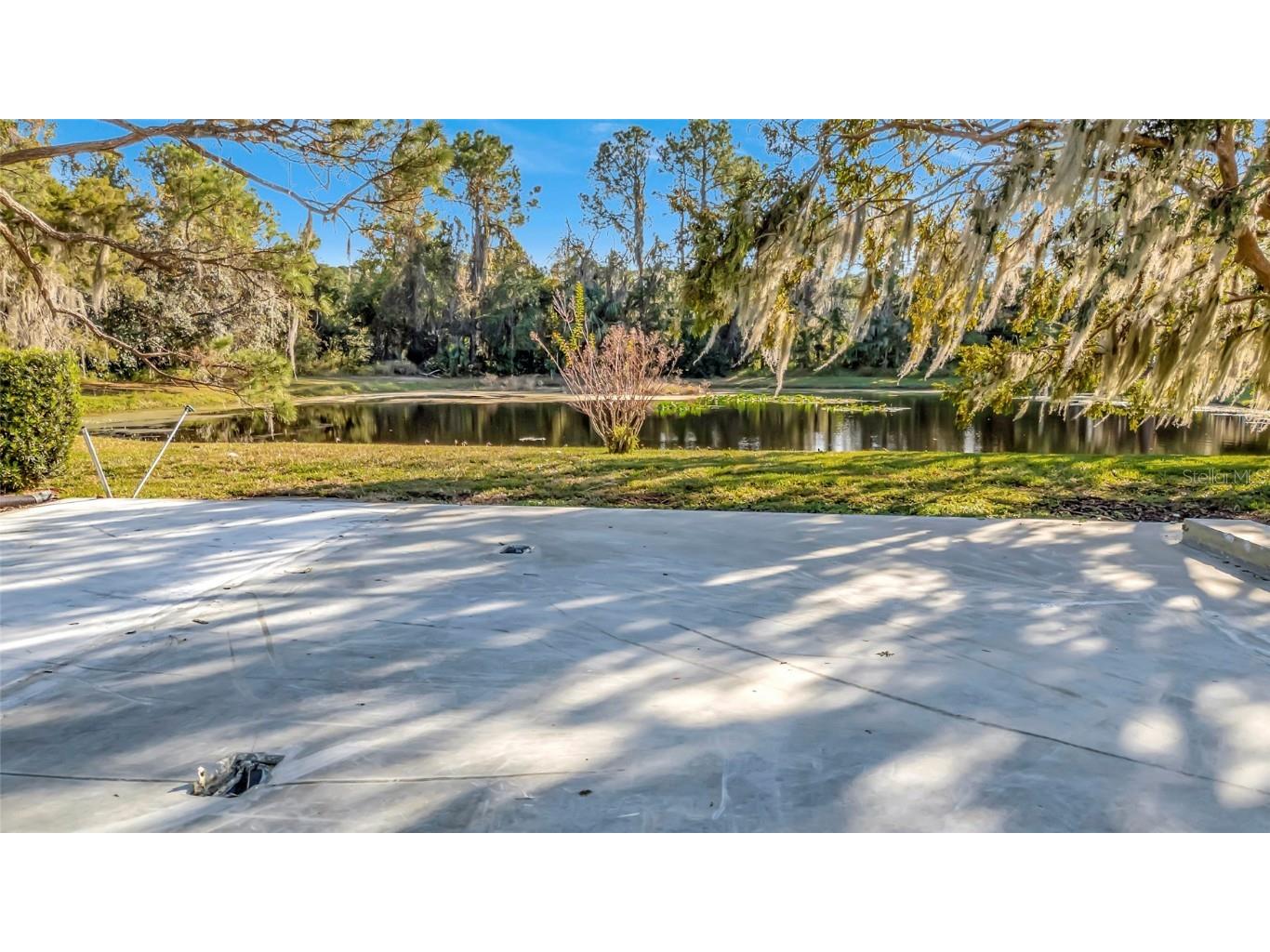 722 Landry Lane Tavares FL 32778 - HARRIS CHAIN OF LAKES G5105160 image1