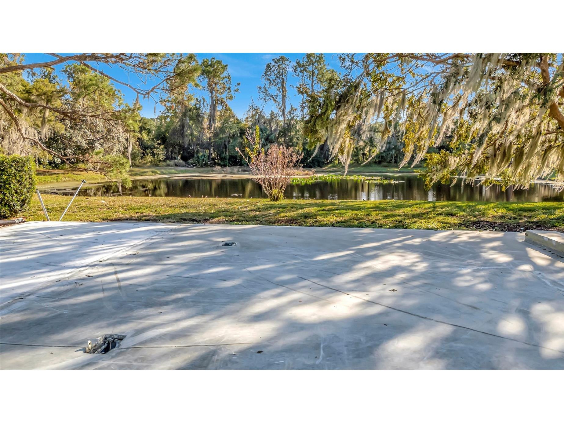 722 Landry Lane Tavares FL 32778 - HARRIS CHAIN OF LAKES G5115196 image1