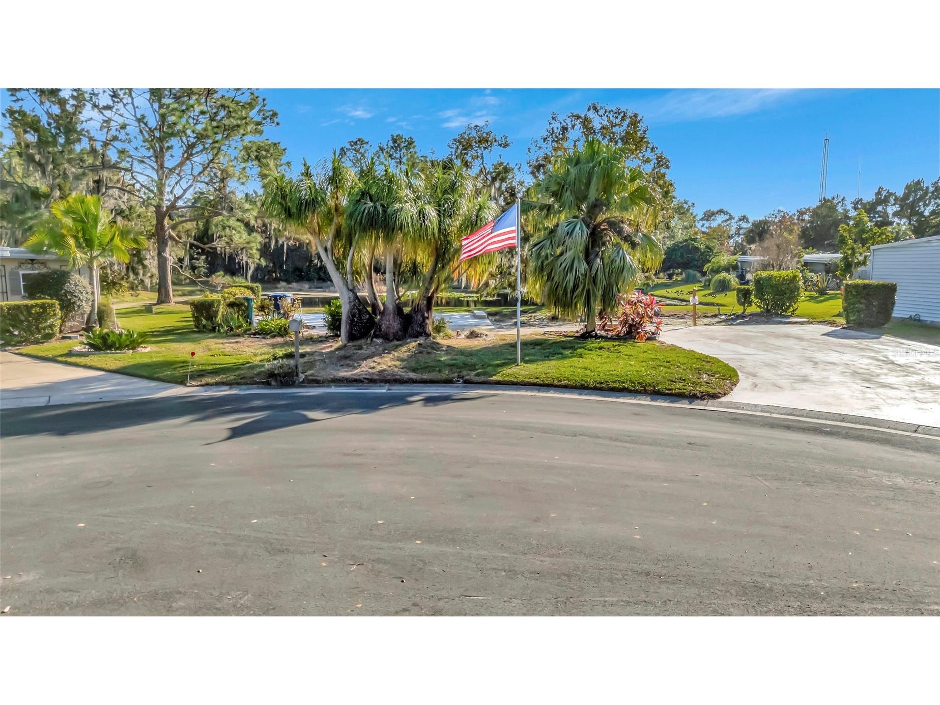 722 Landry Lane Tavares FL 32778 - HARRIS CHAIN OF LAKES G5115196 image2