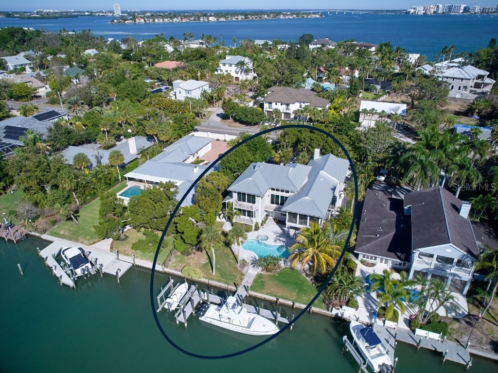 722 Siesta Drive Sarasota FL 34242 - SARASOTA BAY A4587780 image1