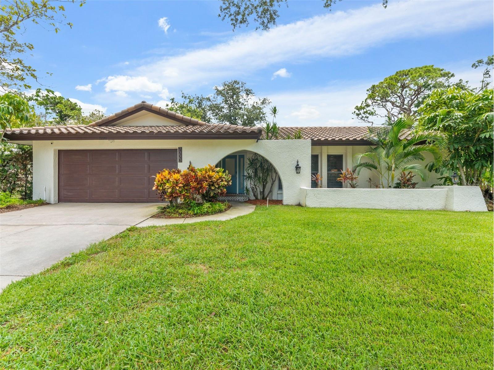 7220 Sunshine Drive S Saint Petersburg FL 33705 TB8418923 image1