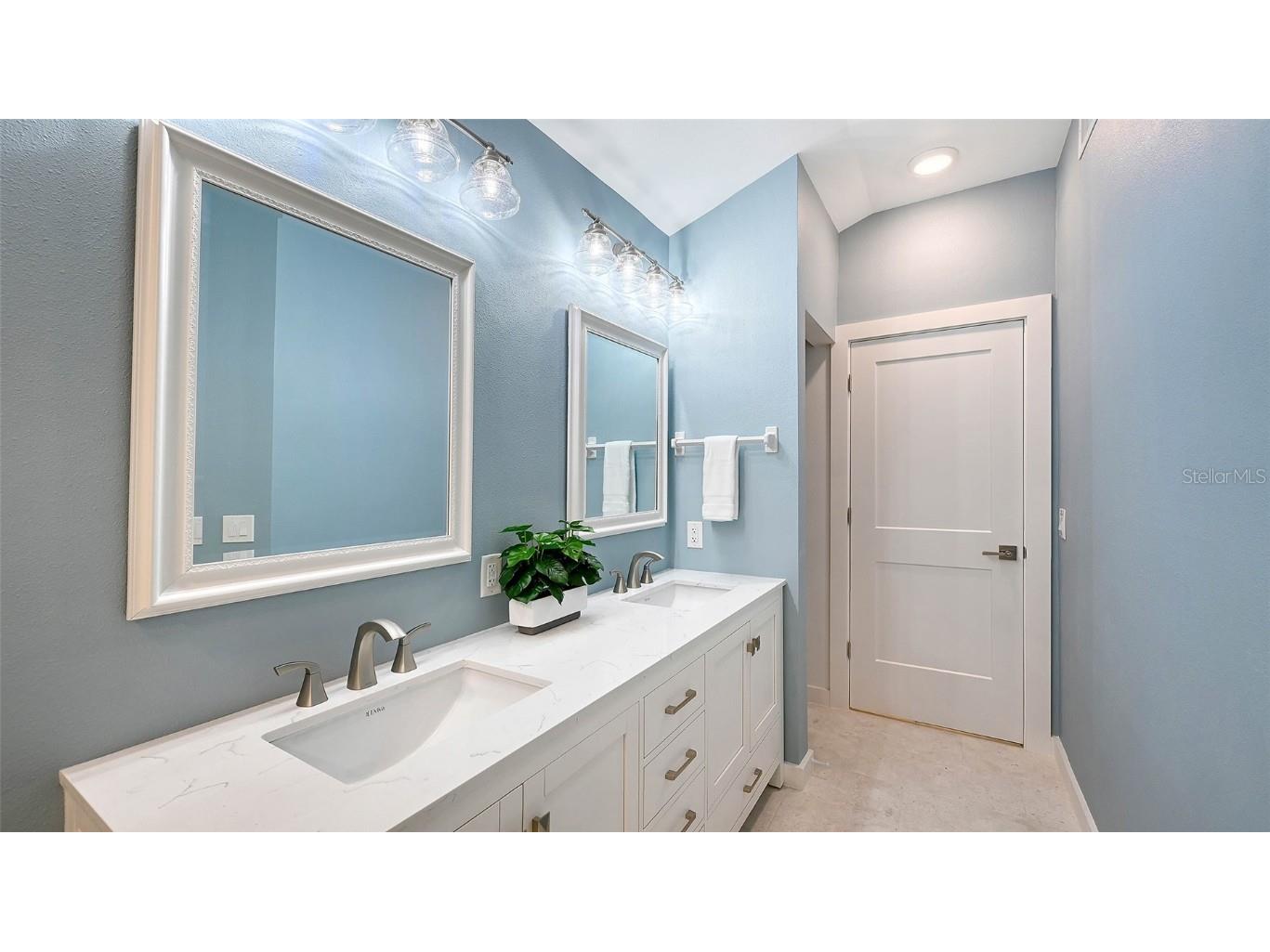 7221 Plovers Way Sarasota FL 34242 - HERON LAGOON A4675508 image32