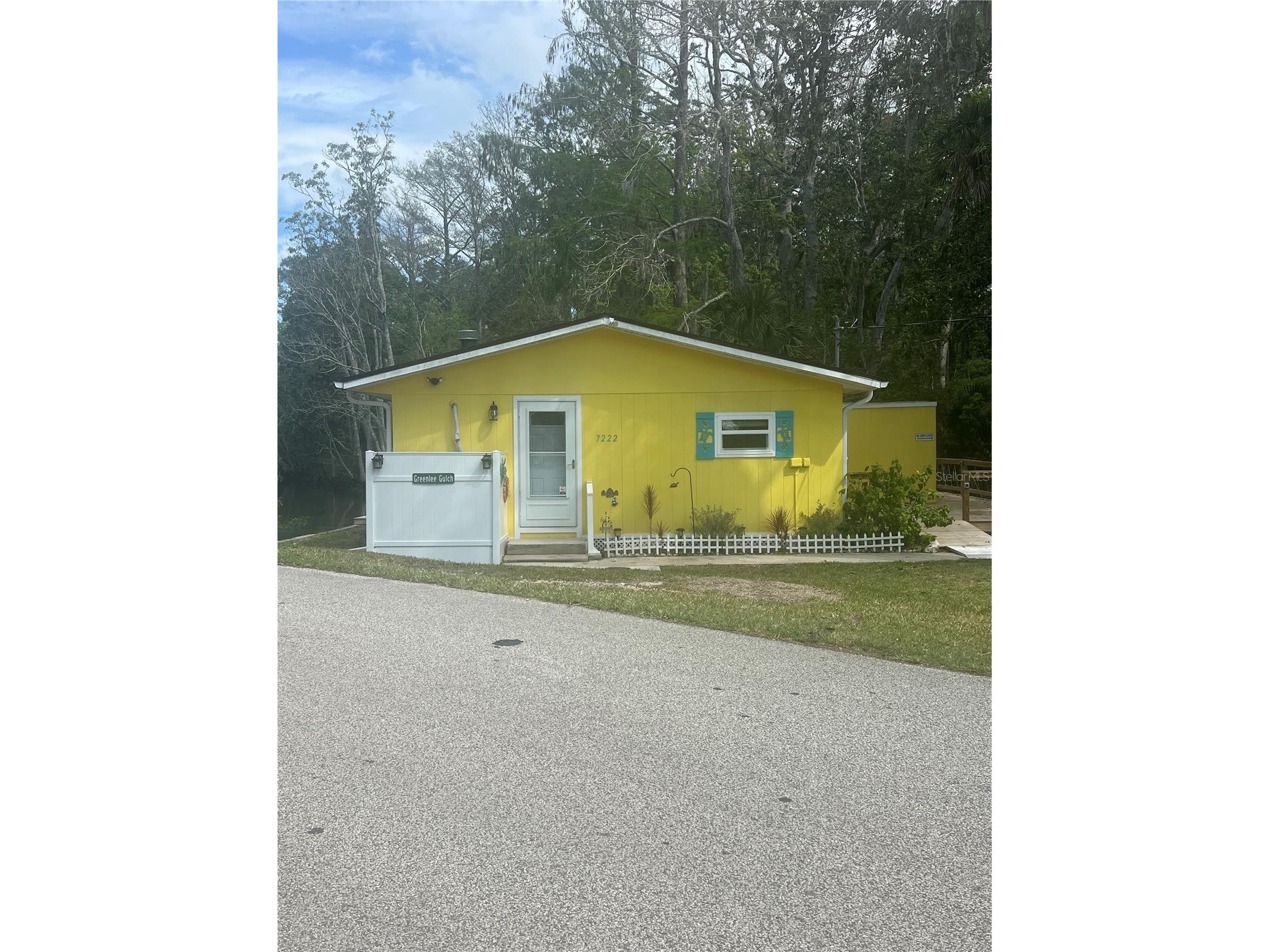 7222 Tropical Drive Weeki Wachee FL 34607 - WEEKI WACHEE RIVER W7885476 image1