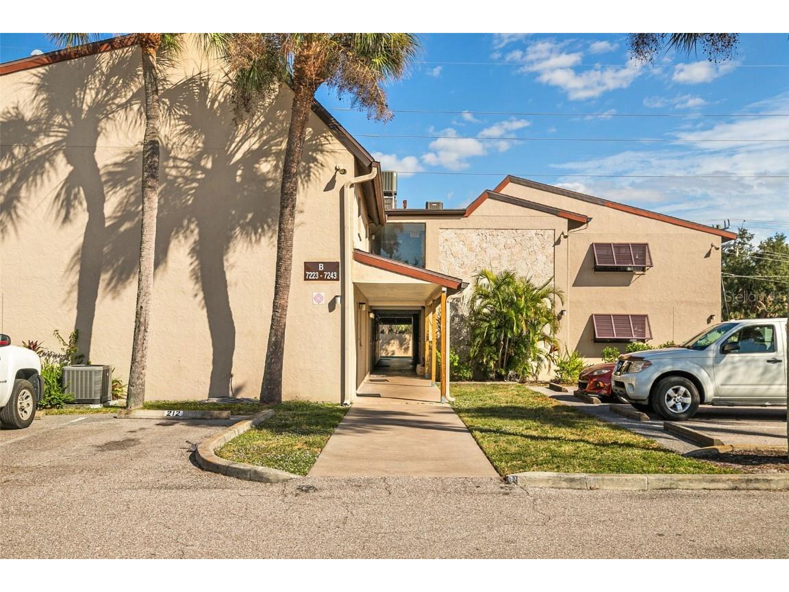 7223 Cloister Drive #111 Sarasota FL 34231 C7517166 image2
