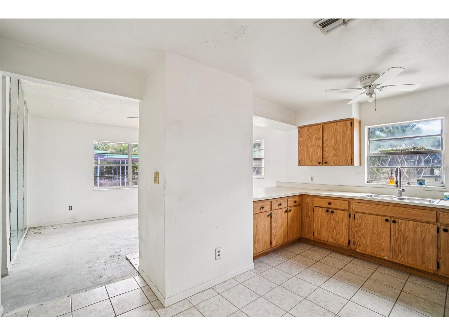 7227 32nd Avenue N Saint Petersburg FL 33710 A4688928 image14