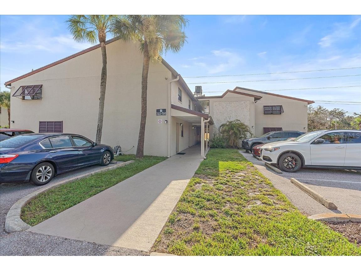 7229 Cloister Drive #112 Sarasota FL 34231 A4578577 image1