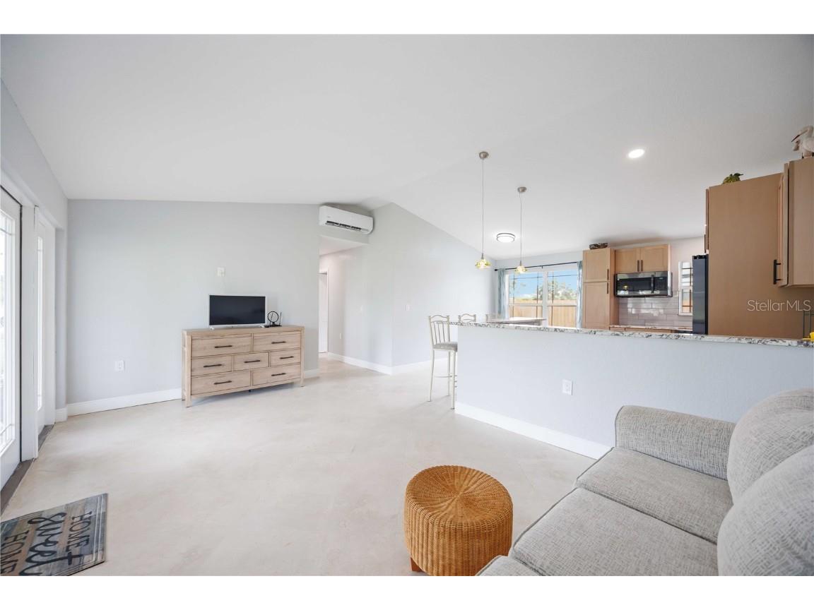 723 45th Street Court W Palmetto FL 34221 A4665705 image7