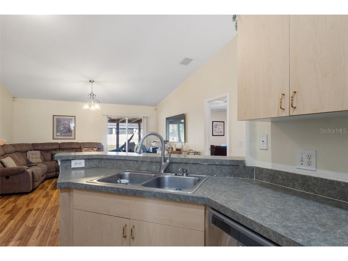 723 Pelican Court Kissimmee FL 34759 V4941579 image12