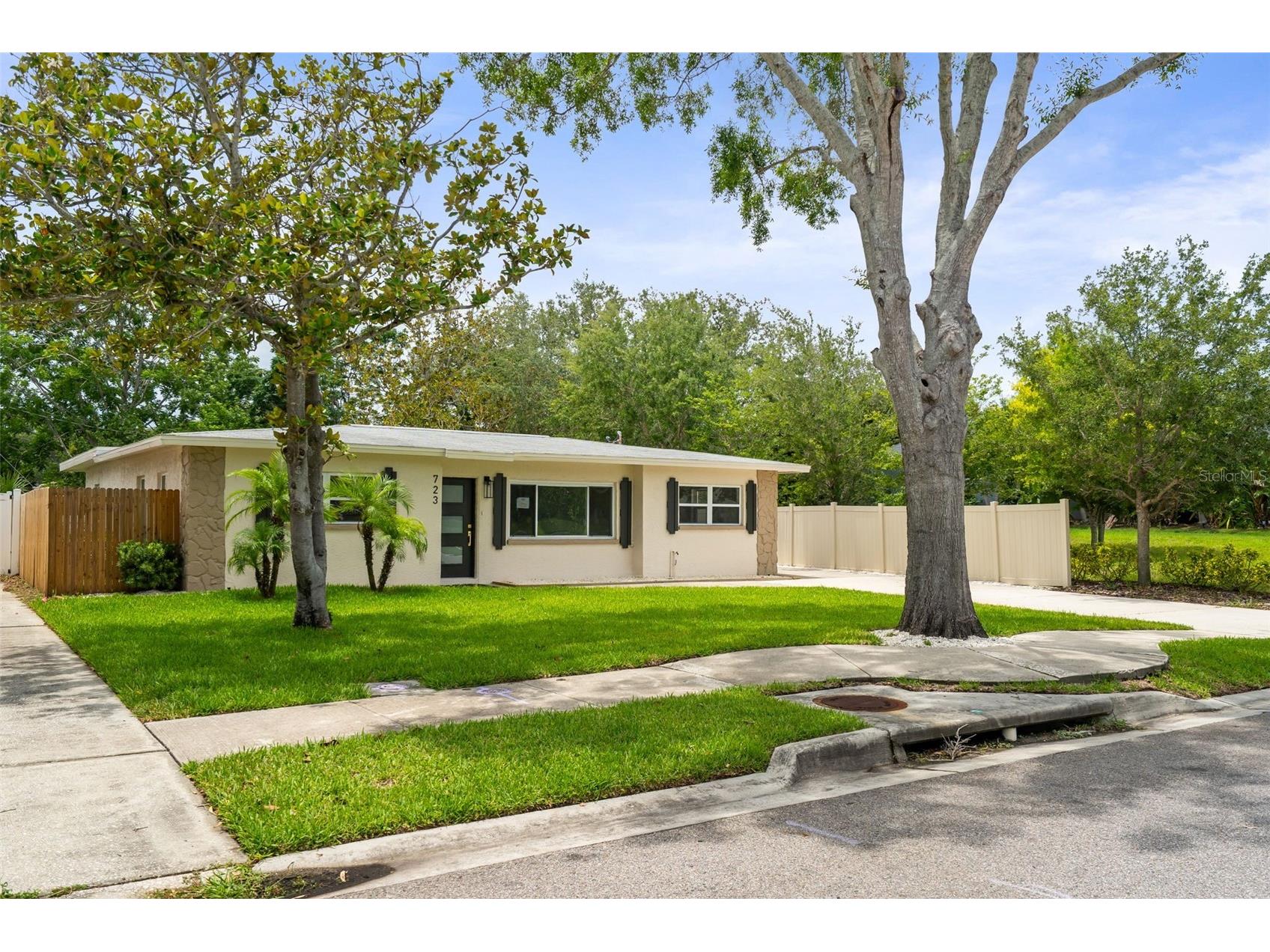 723 W Bayshore Drive Tarpon Springs FL 34689 W7886657 image4