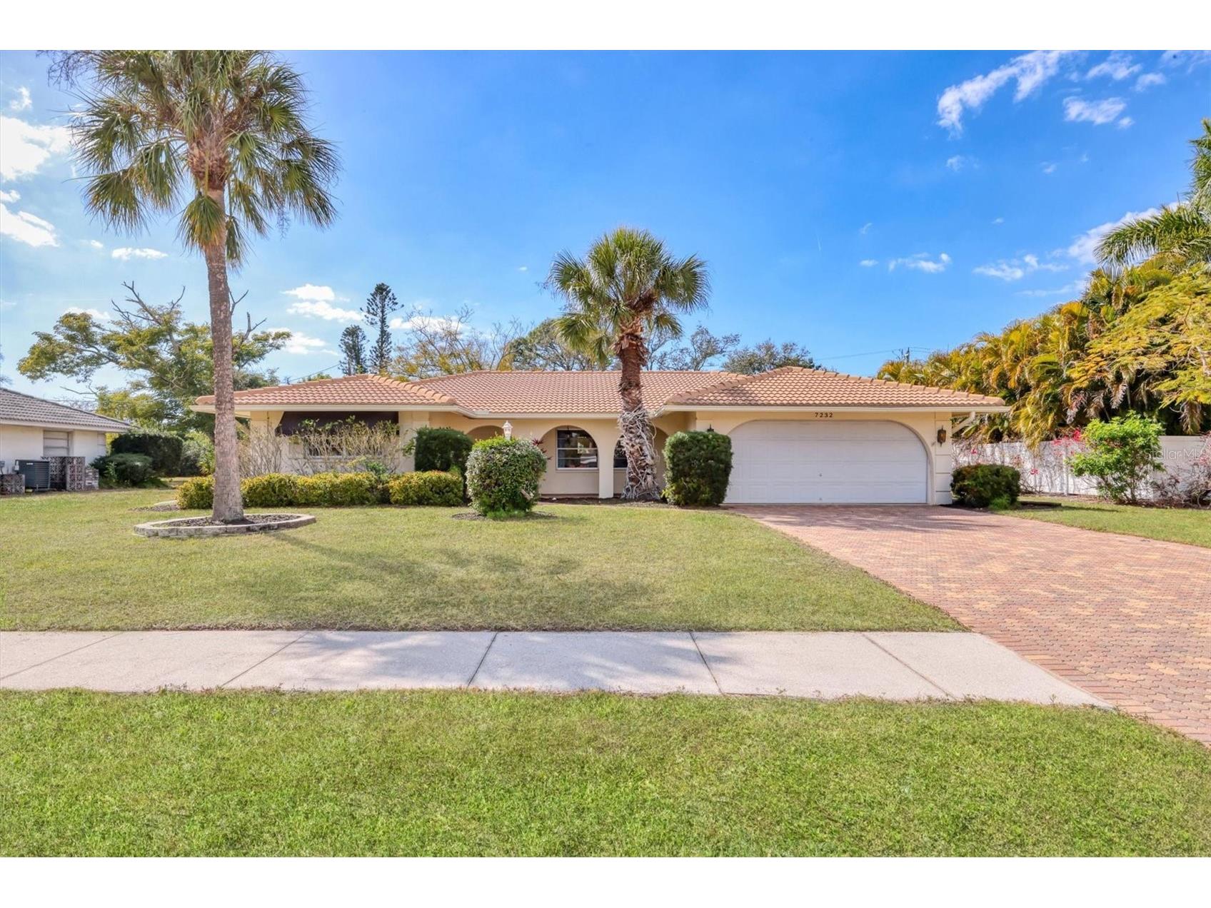 7232 Willow Street Sarasota FL 34243 A4682783 image1