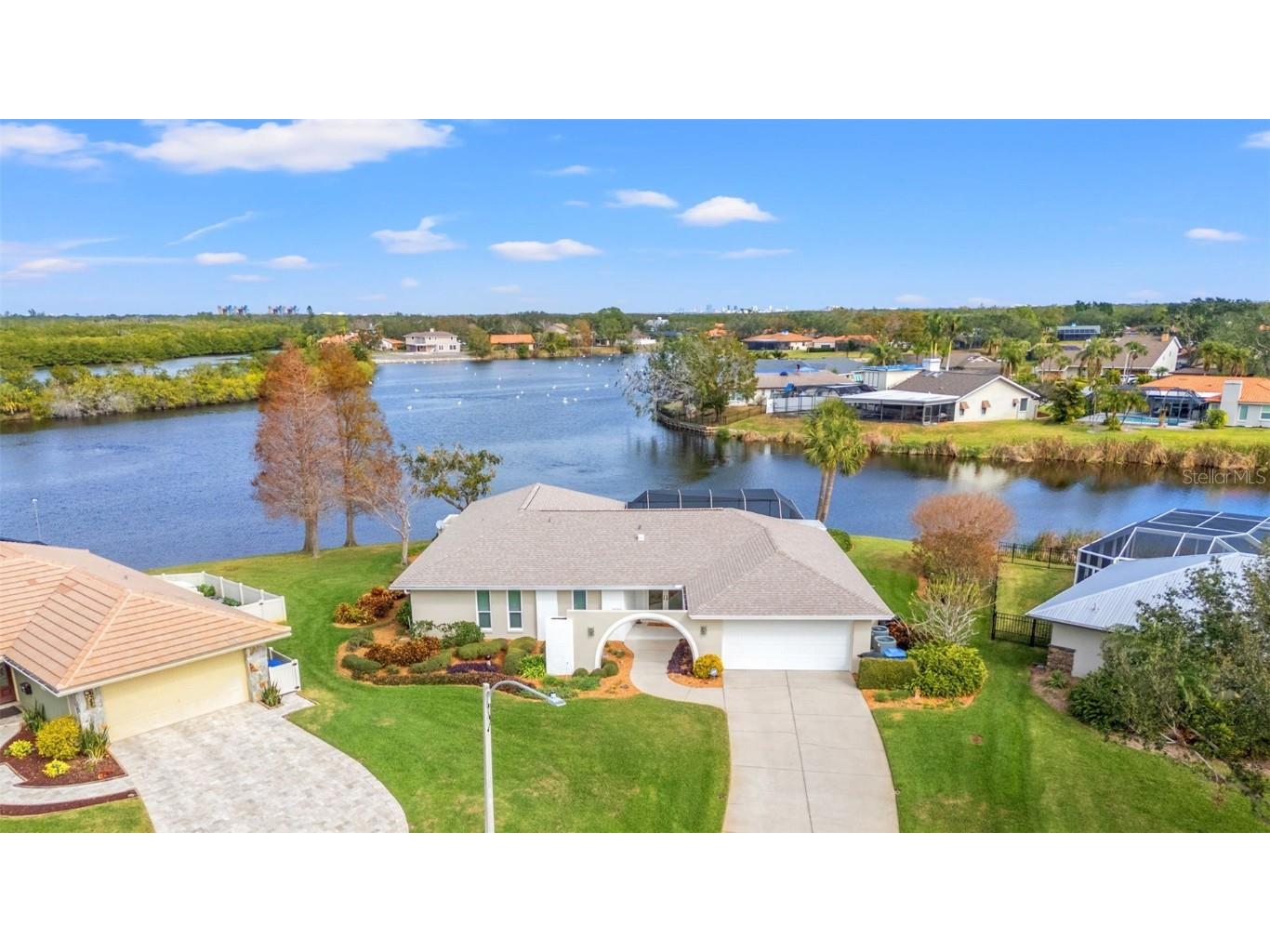 7233 15th Court NE Saint Petersburg FL 33702 TB8335453 image1