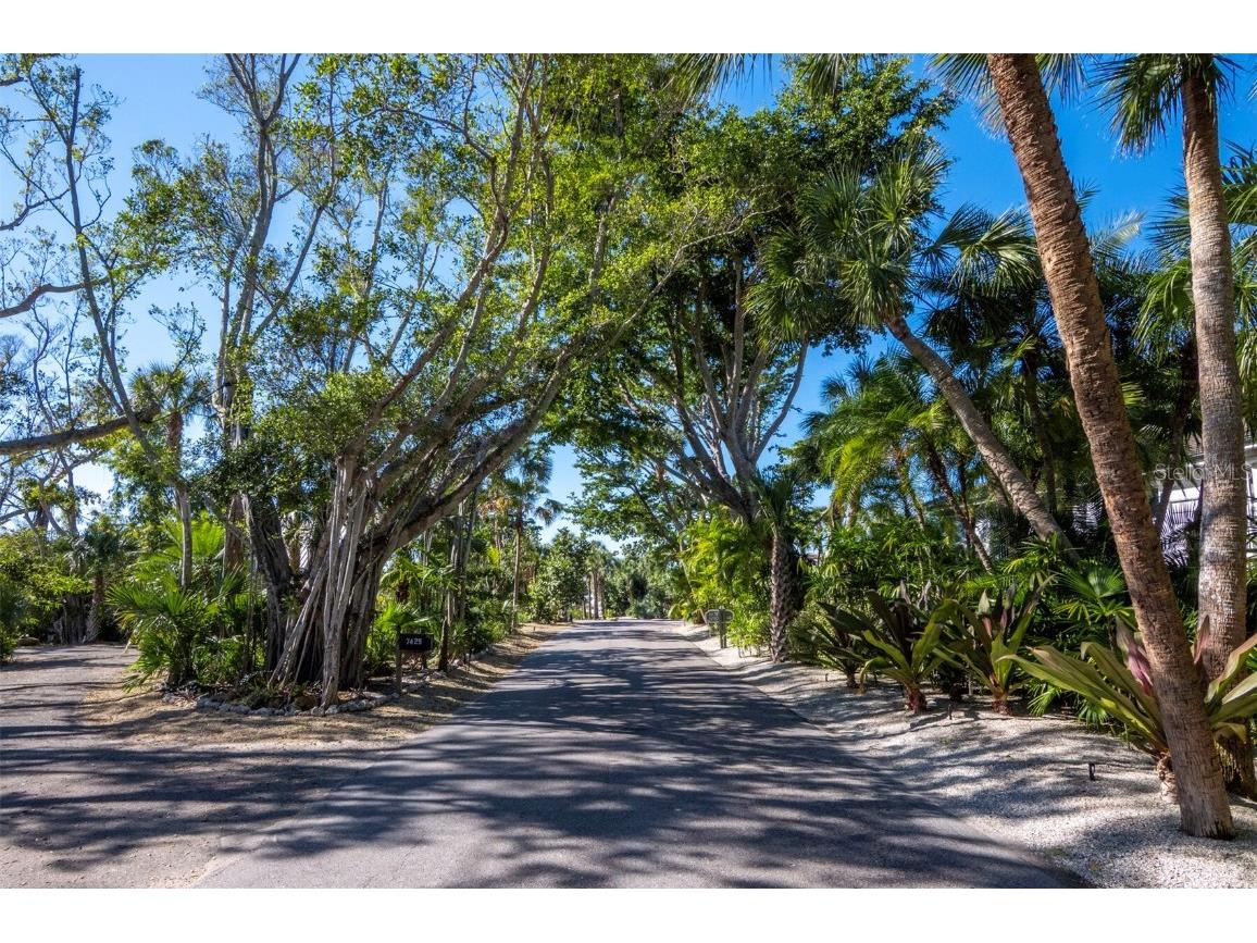 7233 Pine Needle Road Sarasota FL 34242 - HERON LAGOON A4673688 image4