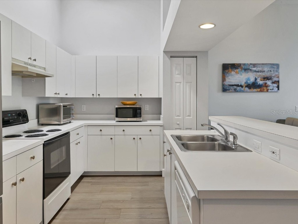 7234 Eleanor Circle #203 Sarasota FL 34243 A4669012 image13