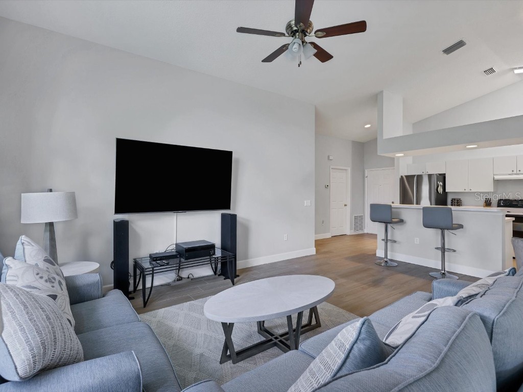 7234 Eleanor Circle #203 Sarasota FL 34243 A4669012 image6