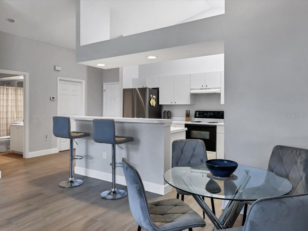 7234 Eleanor Circle #203 Sarasota FL 34243 A4669012 image9