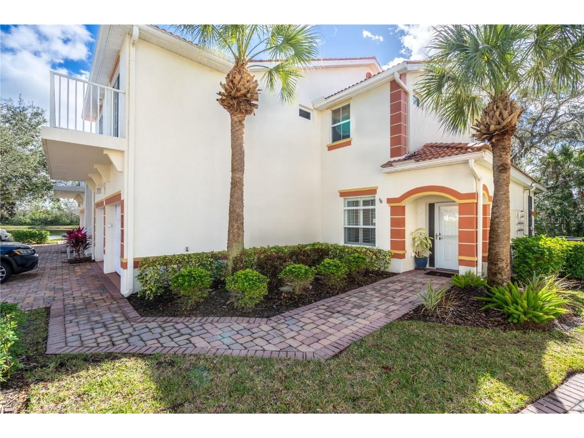 7235 Fountain Palm Circle #1 Bradenton FL 34203 A4597721 image1