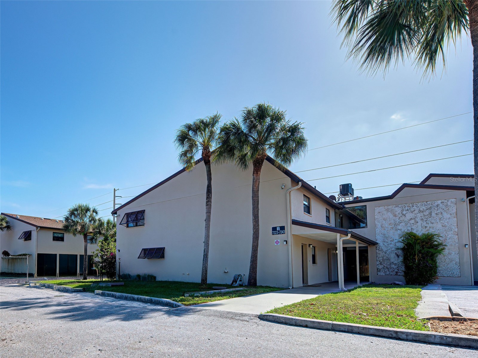 7237 Cloister Drive # 207 Sarasota FL 34231 A4690652 image1