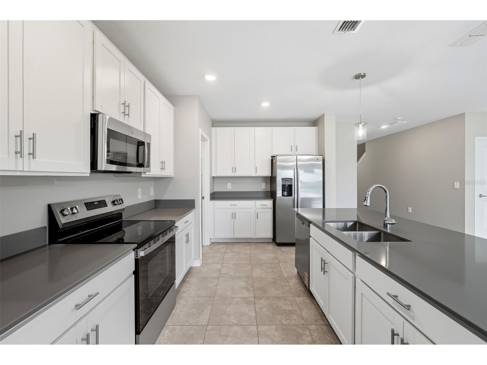 724 Daring Drive Davenport FL 33837 G5112115 image2