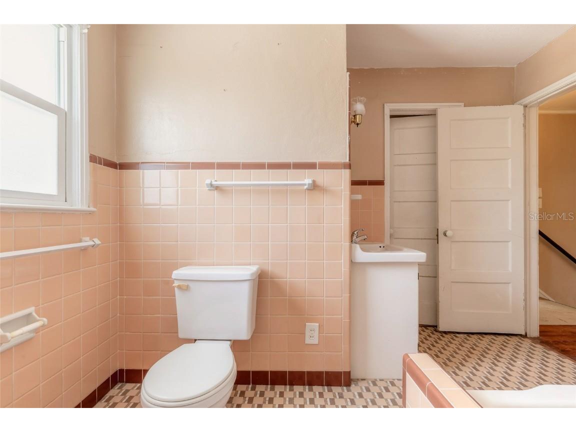 724 N Oleander Avenue Daytona Beach FL 32118 V4937615 image45