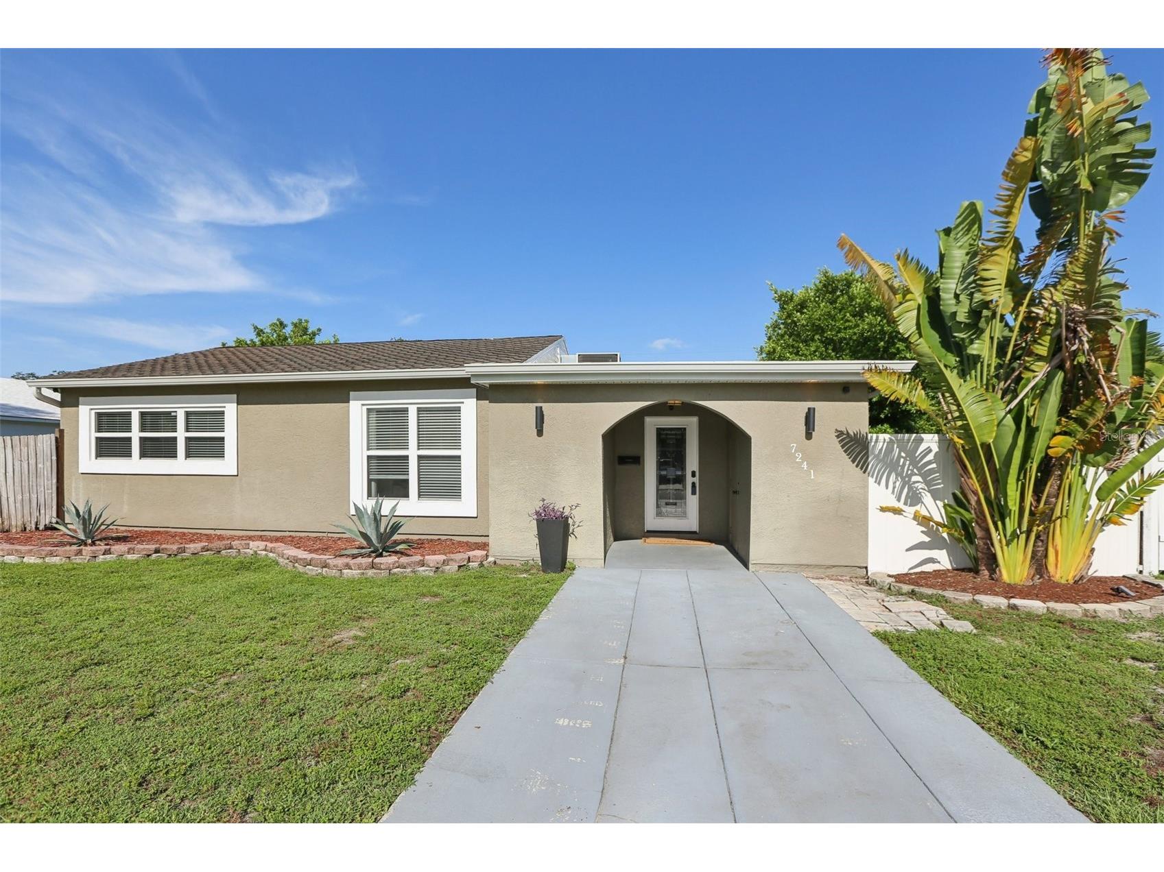 7241 13th Street N Saint Petersburg FL 33702 TB8416279 image1