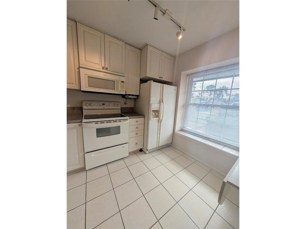 7241 Parkside Villas Drive N Saint Petersburg FL 33709 TB8447198 image5