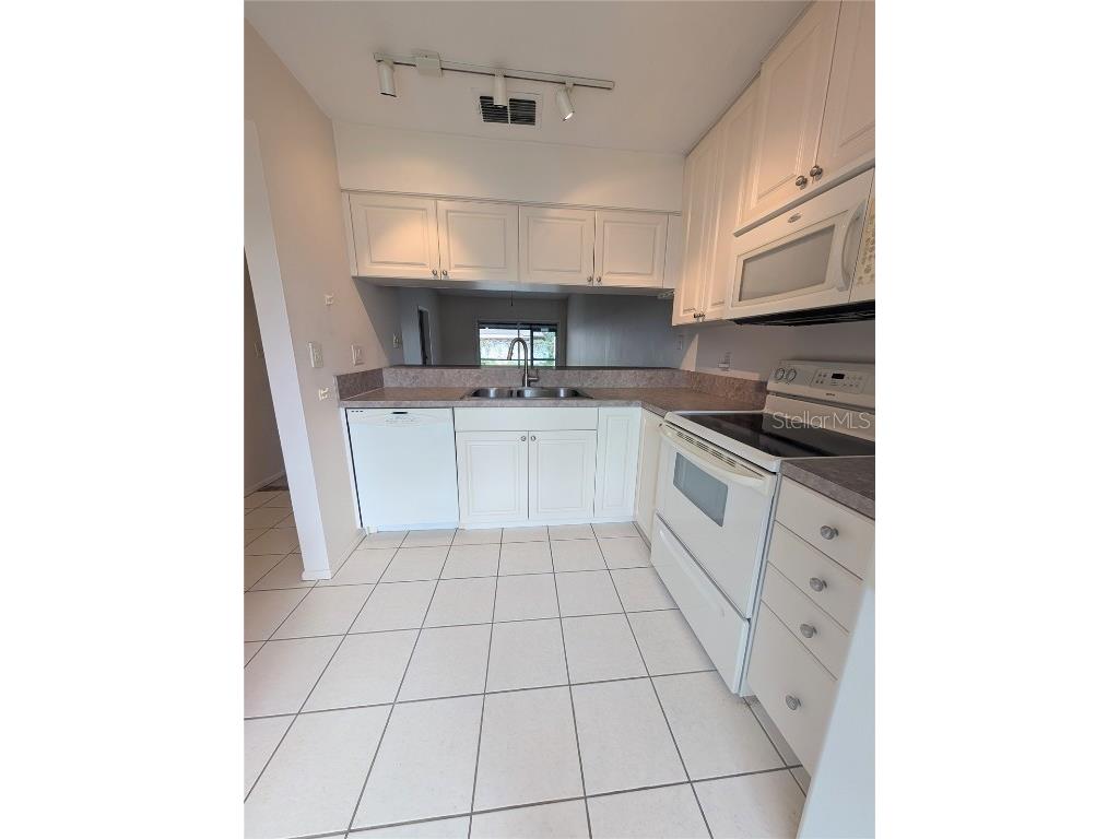 7241 Parkside Villas Drive N Saint Petersburg FL 33709 TB8447198 image6