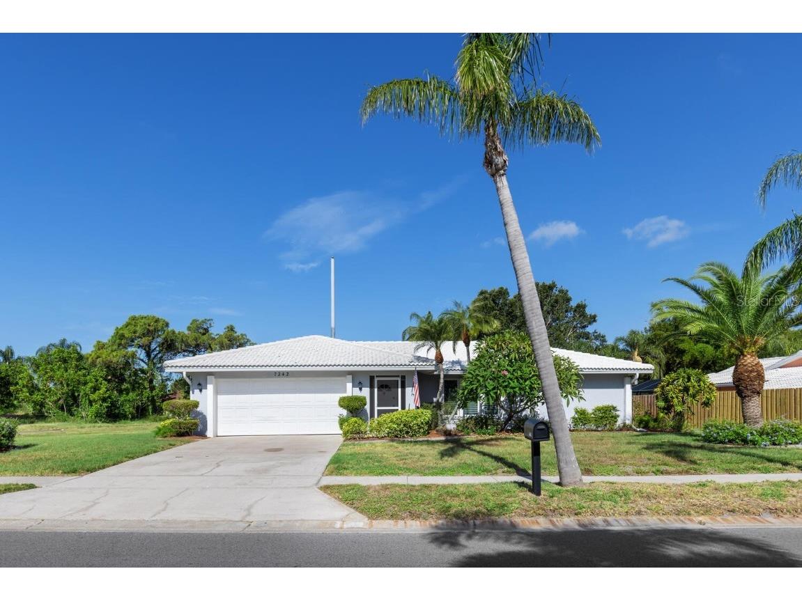 7242 Bounty Drive Sarasota FL 34231 A4576456 image1