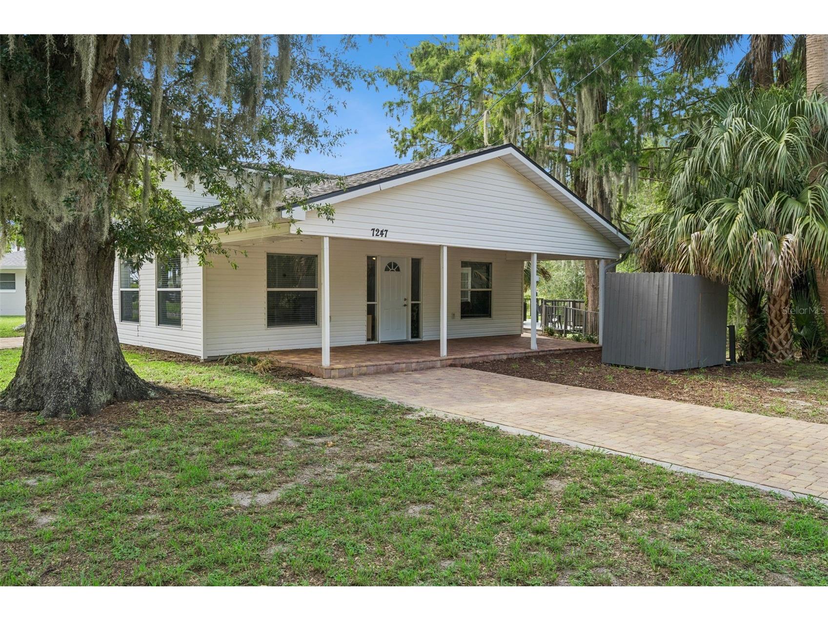 7247 Treasure Island Road Leesburg FL 34788 - LAKE GRIFFIN O6379876 image1