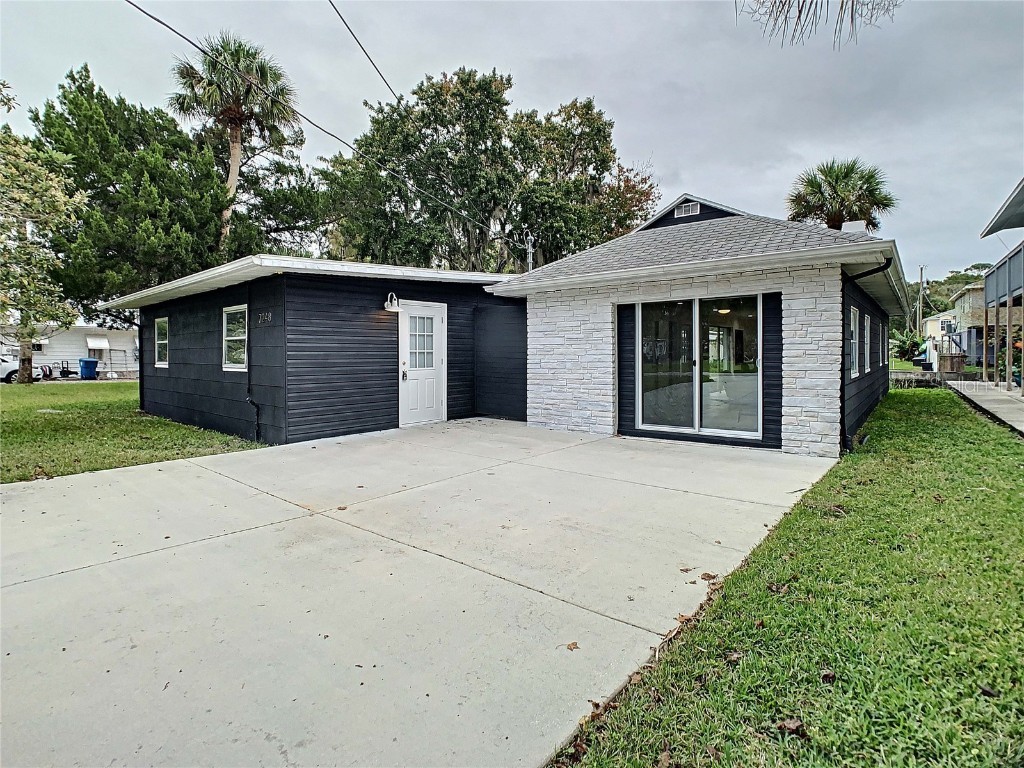 7248 Coventry Court Weeki Wachee FL 34607 - DOLPHIN WATERWAY/WEEKI WACHEE U8182827 image1