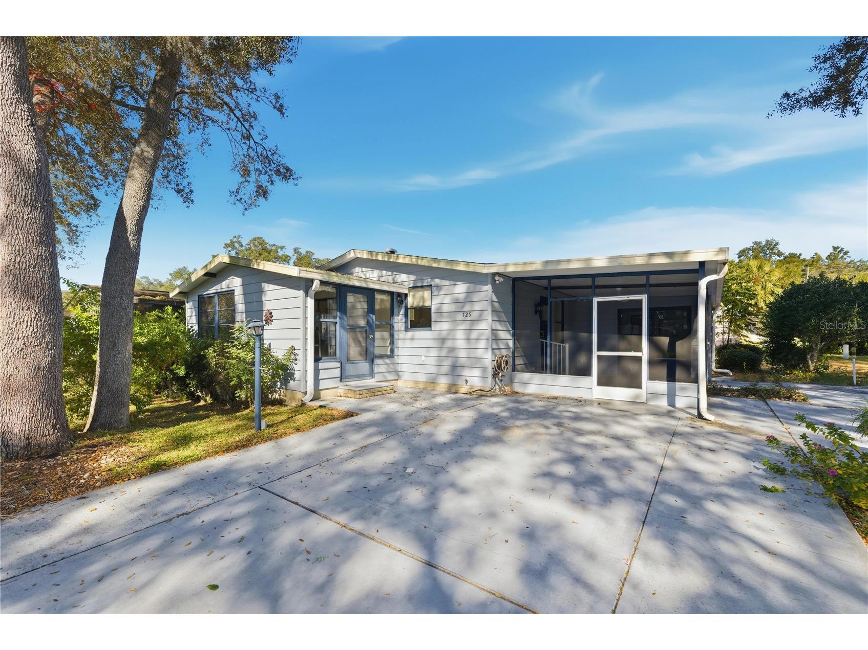 725 Camelia Court Lady Lake FL 32159 G5104716 image1