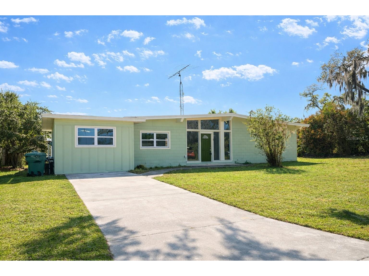 725 Scenic Street Leesburg FL 34748 OM718048 image1