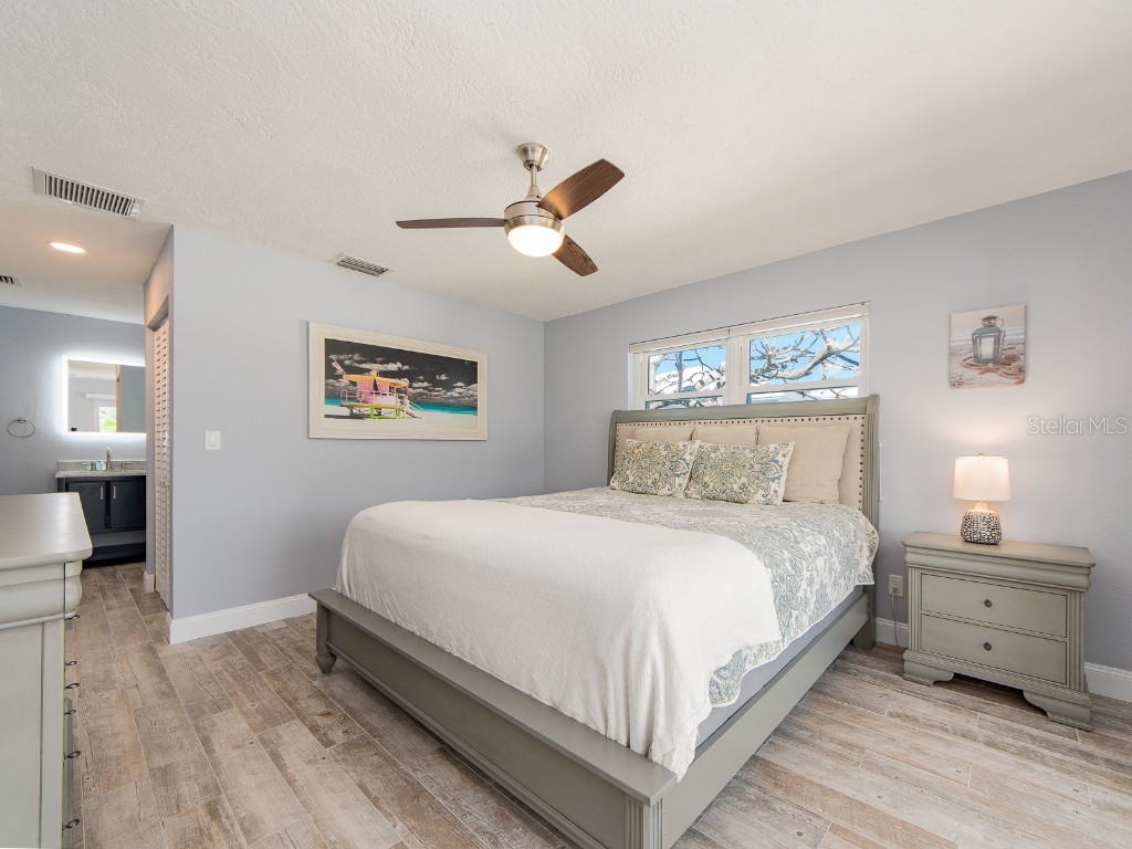 725 Snug Island Clearwater Beach FL 33767 TB8437250 image9