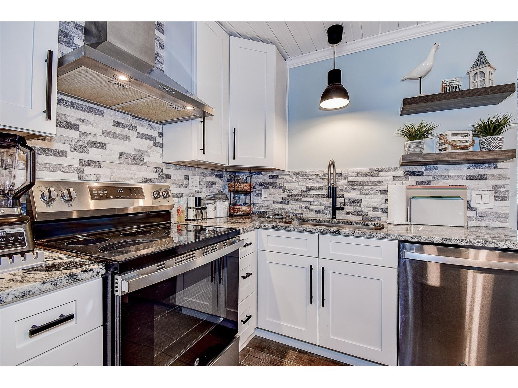 725 Sunset Cove Madeira Beach FL 33708 TB8415202 image7