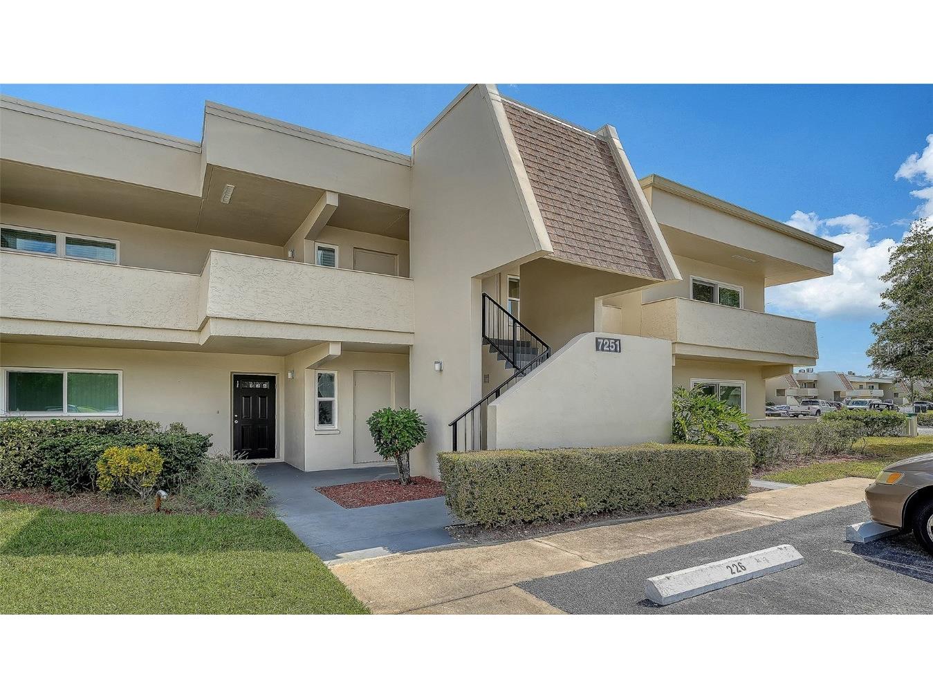 7251 W Country Club Drive N #225 Sarasota FL 34243 A4668343 image3
