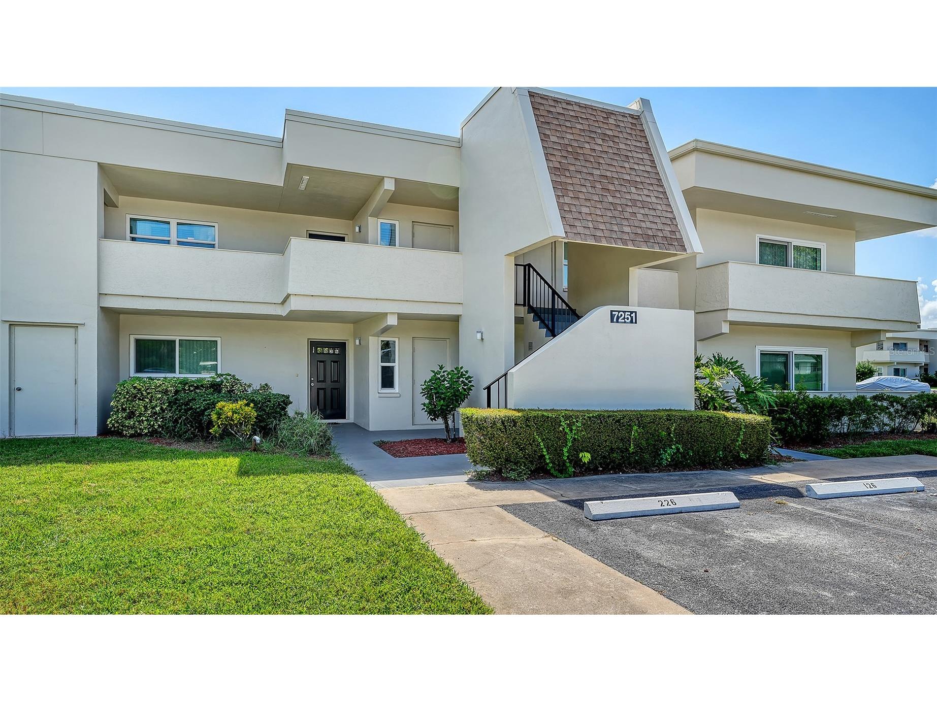 7251 W Country Club Drive N #226 Sarasota FL 34243 A4661738 image1