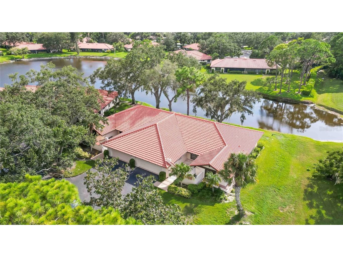 7252 Golf Pointe Way Sarasota FL 34243 A4582241 image1