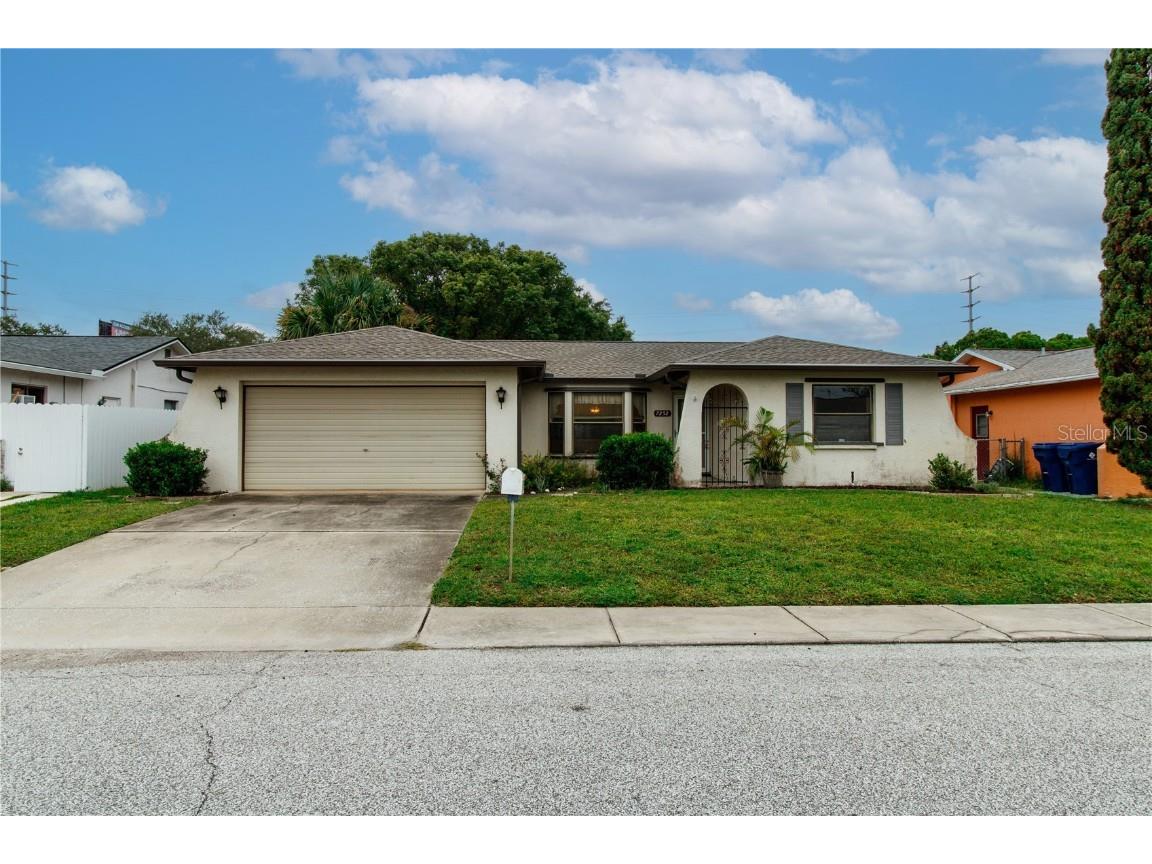 7252 Isle Drive Port Richey FL 34668 W7858359 image1