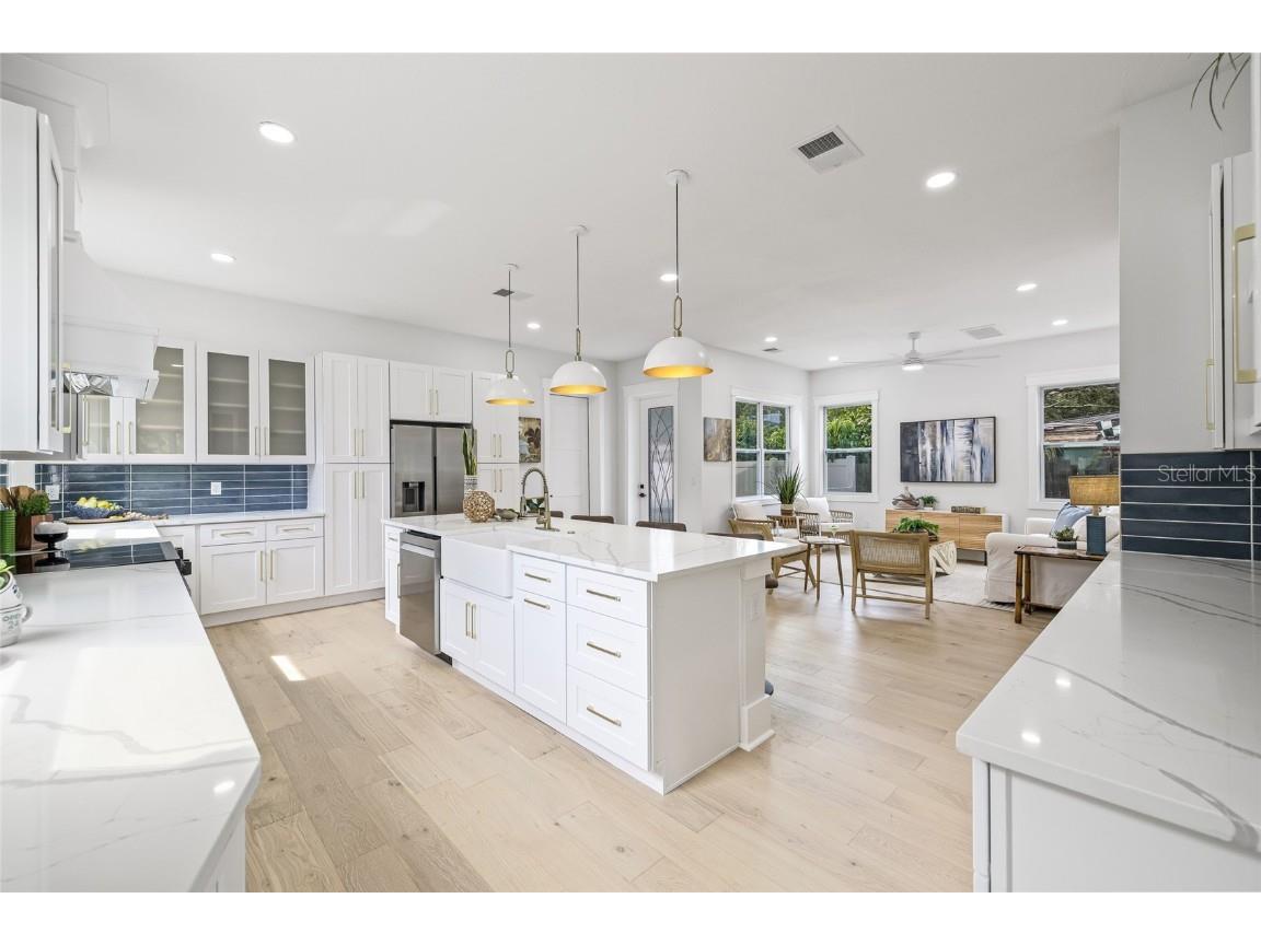 726 52nd Avenue N Saint Petersburg FL 33703 TB8437878 image15