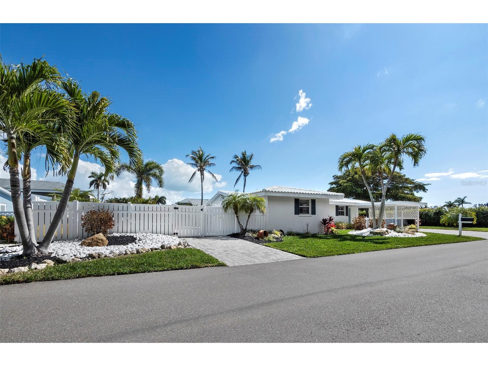 726 Jungle Queen Way Longboat Key FL 34228 A4684733 image36