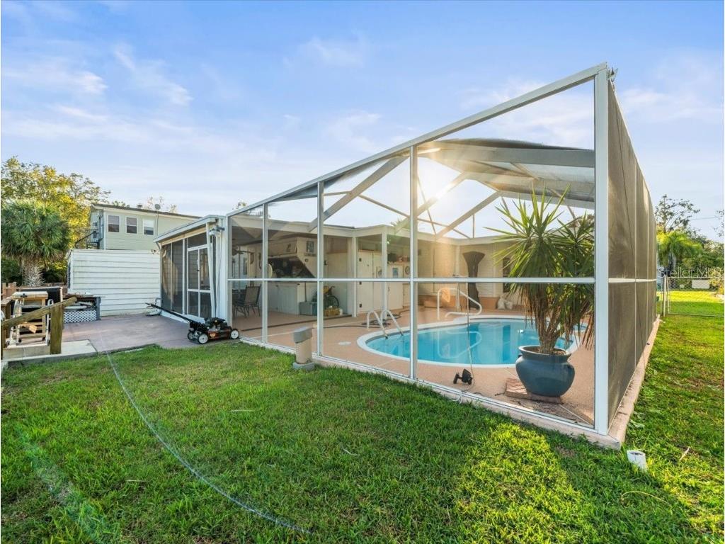 7260 Aberdeen Court Weeki Wachee FL 34607 - CANAL TO WEEKI WACHEE RIVER W7870633 image1