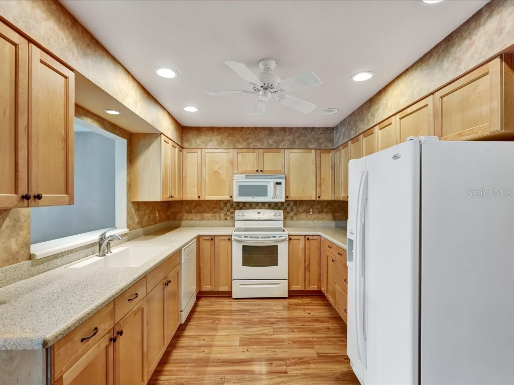 7261 Golf Pointe Way Way Sarasota FL 34243 A4658751 image12