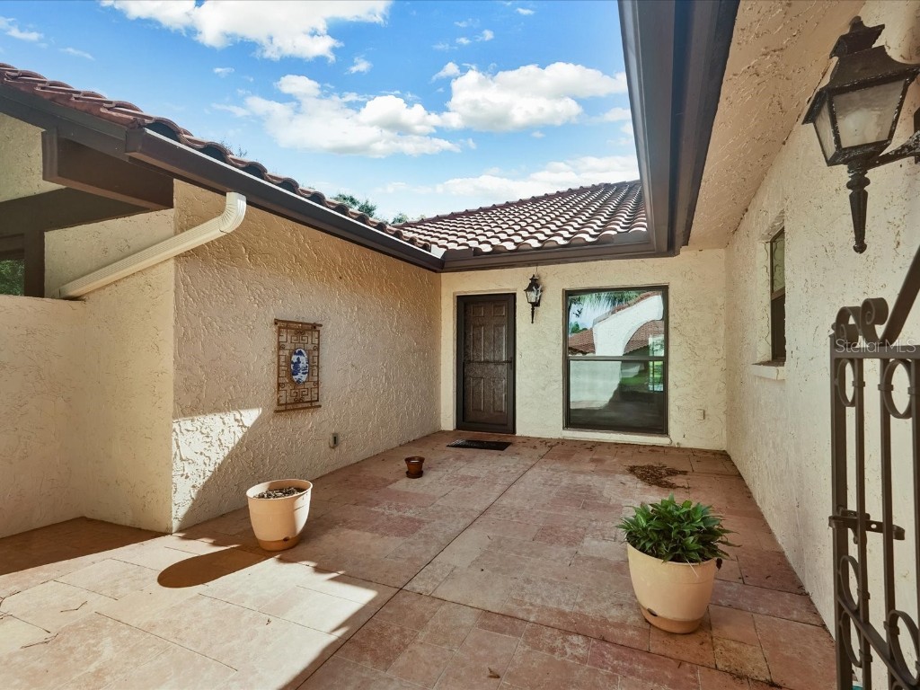 7261 Golf Pointe Way Way Sarasota FL 34243 A4658751 image3