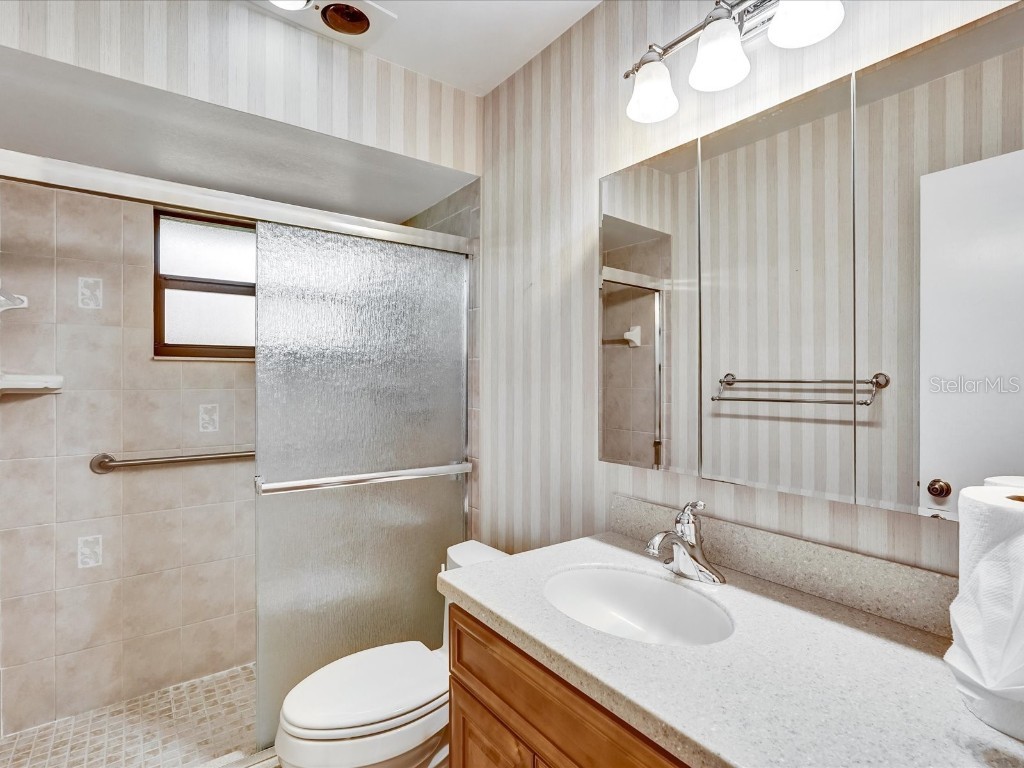 7261 Golf Pointe Way Way Sarasota FL 34243 A4658751 image9