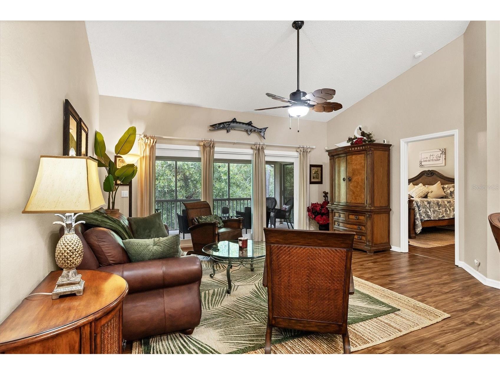 7266 Eleanor Circle #202 Sarasota FL 34243 N6141781 image3
