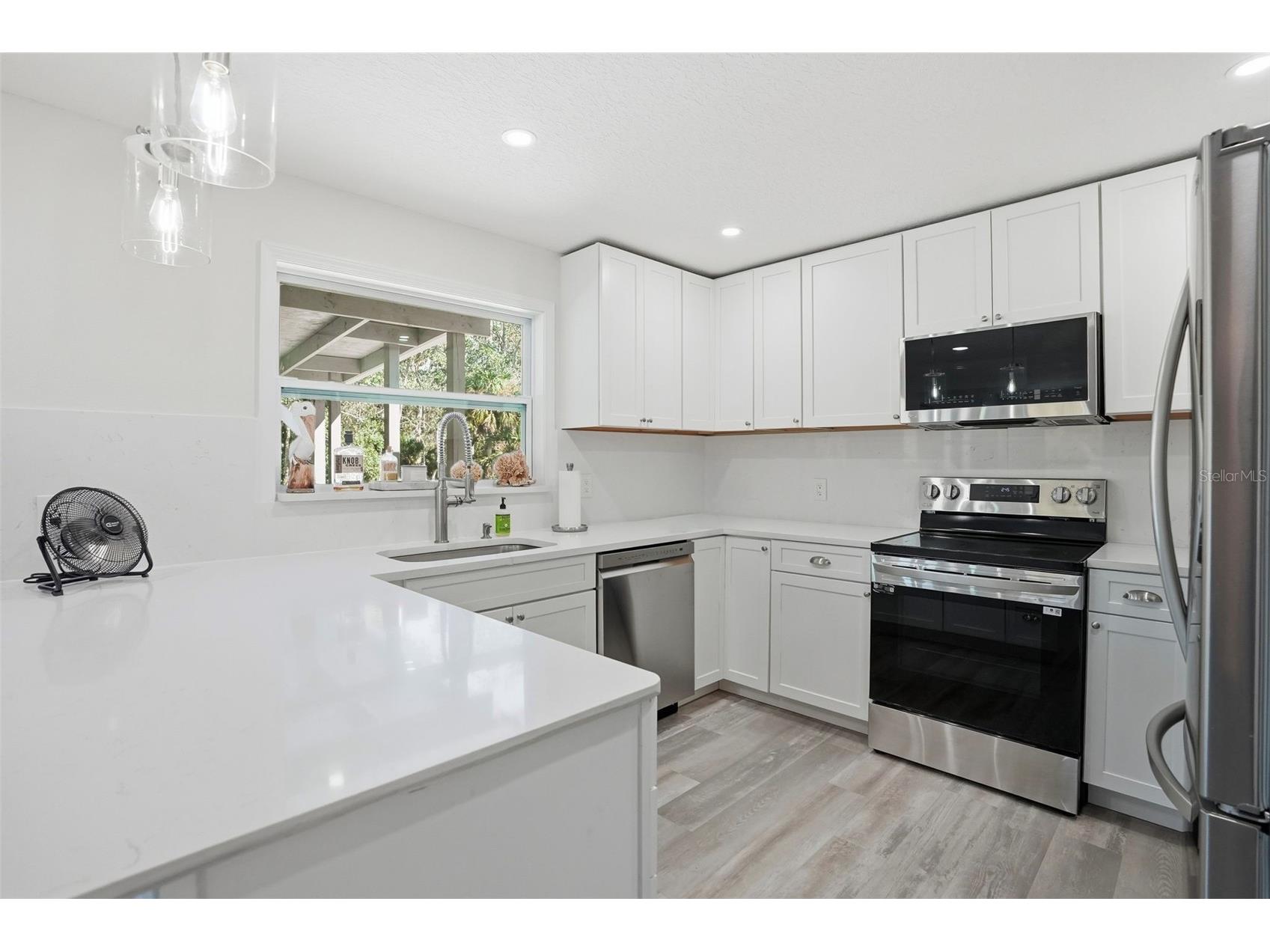 7266 Tropical Drive Weeki Wachee FL 34607 TB8469717 image9