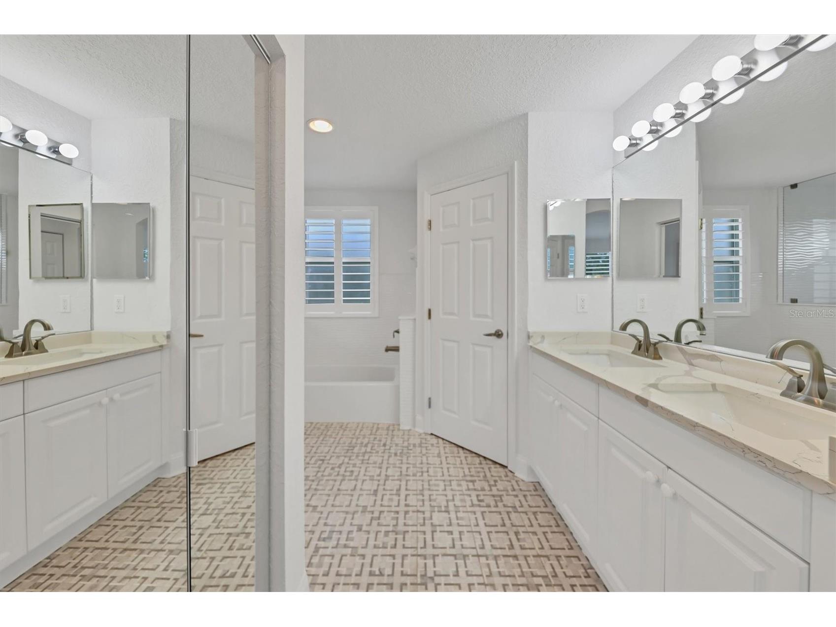 7269 Fountain Palm Circle Bradenton FL 34203 A4682552 image16