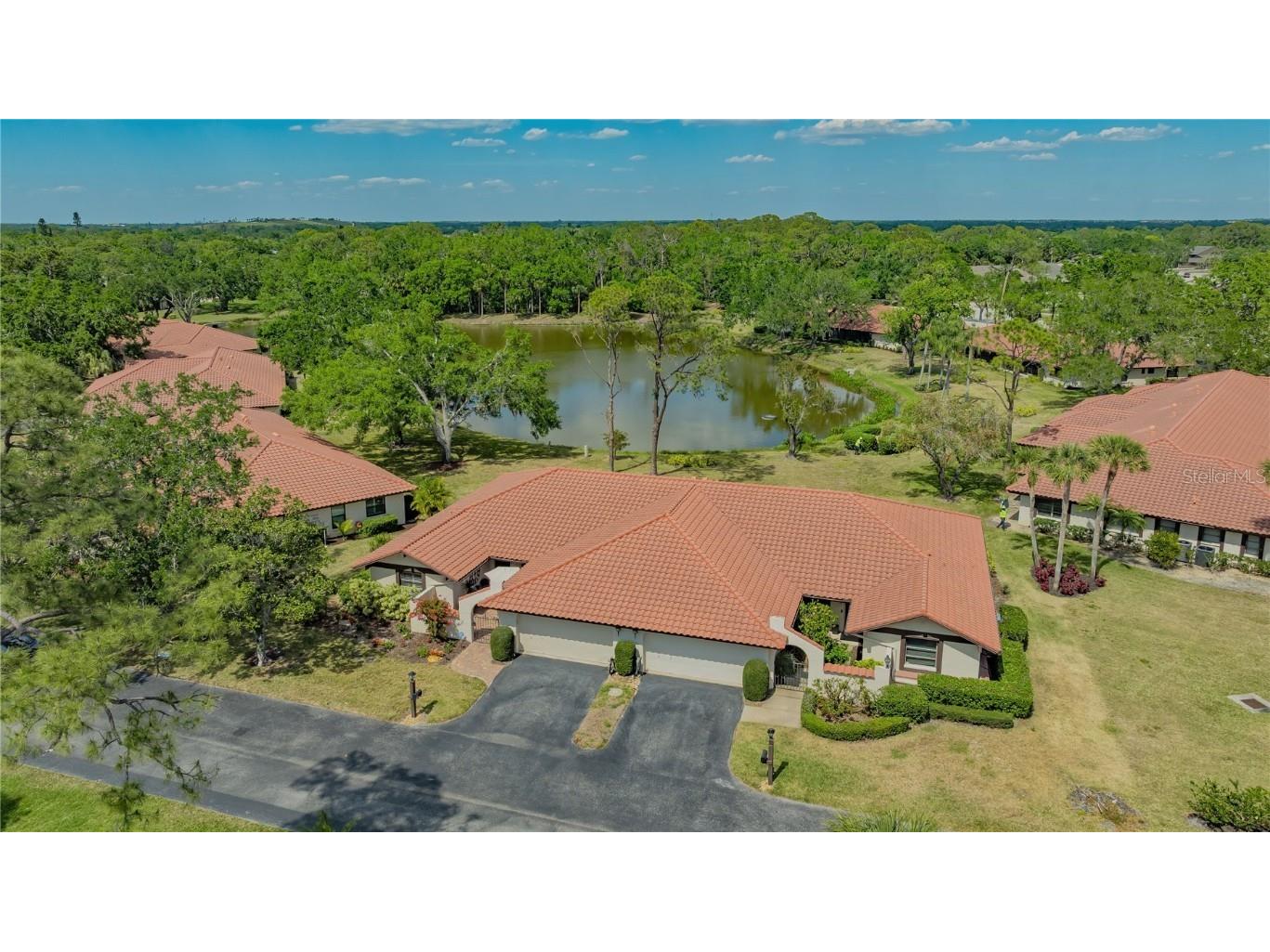 7269 Golf Pointe Way Sarasota FL 34243 A4646509 image1