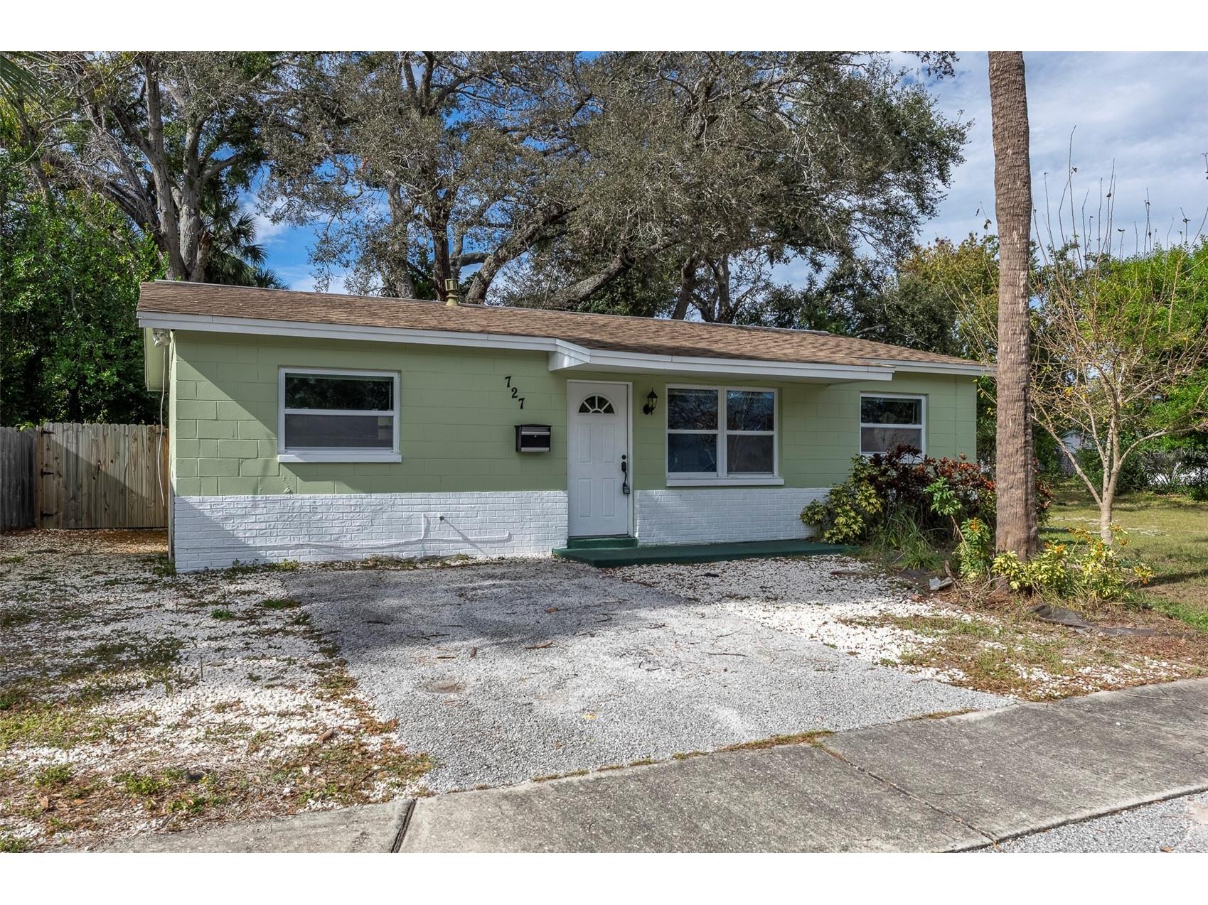 727 14th Street S Saint Petersburg FL 33705 TB8461523 image1