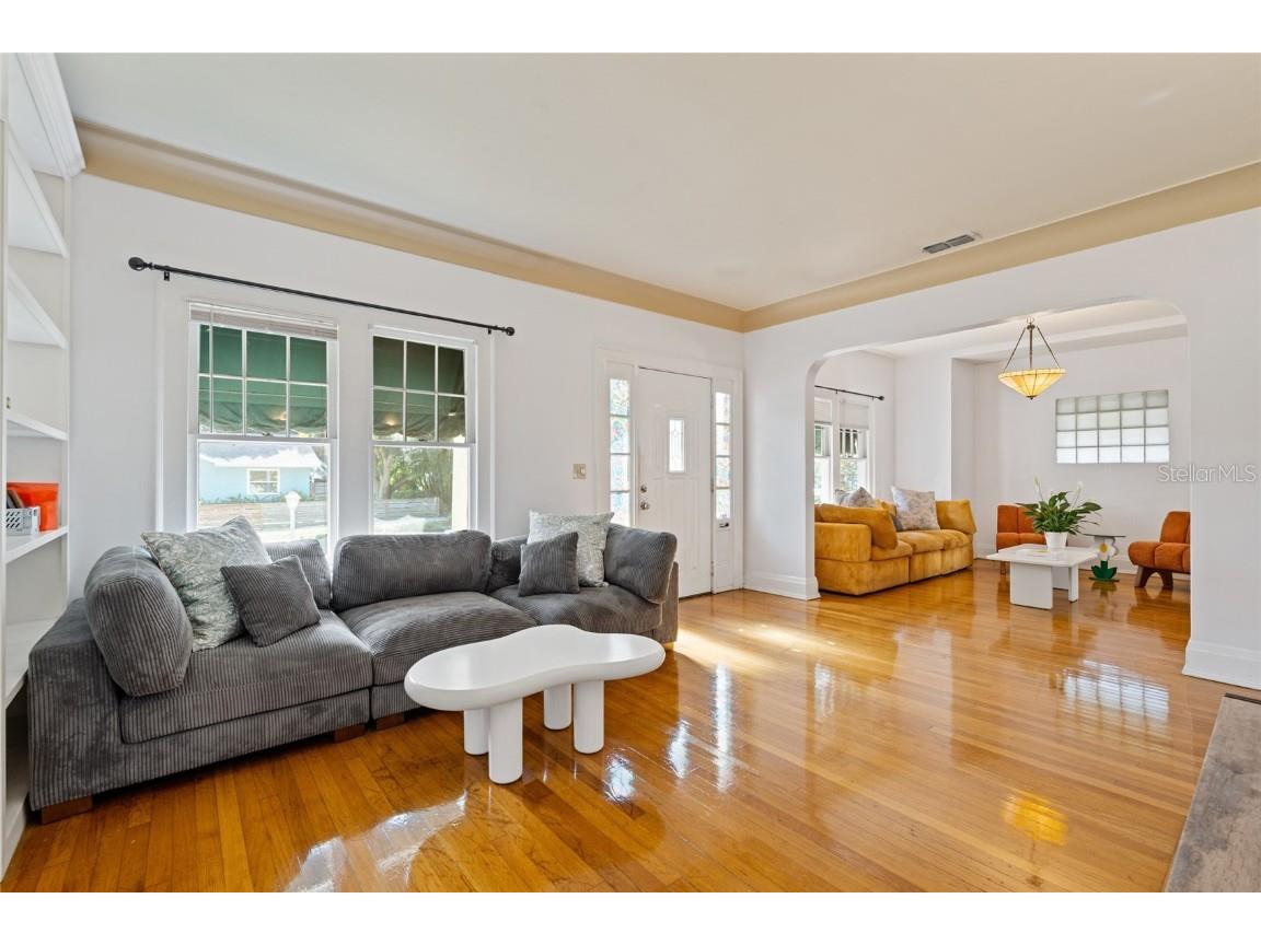 727 23rd Avenue N Saint Petersburg FL 33704 TB8448138 image2