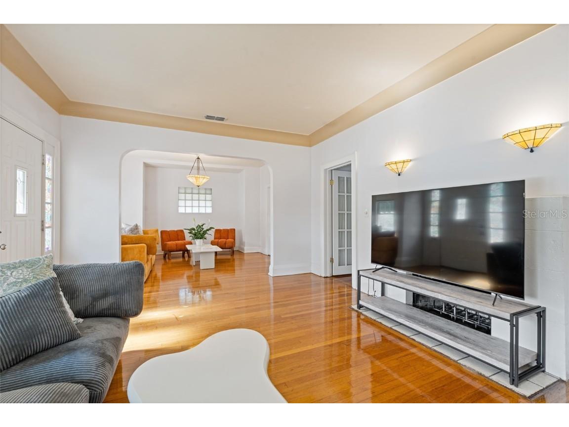 727 23rd Avenue N Saint Petersburg FL 33704 TB8448138 image3